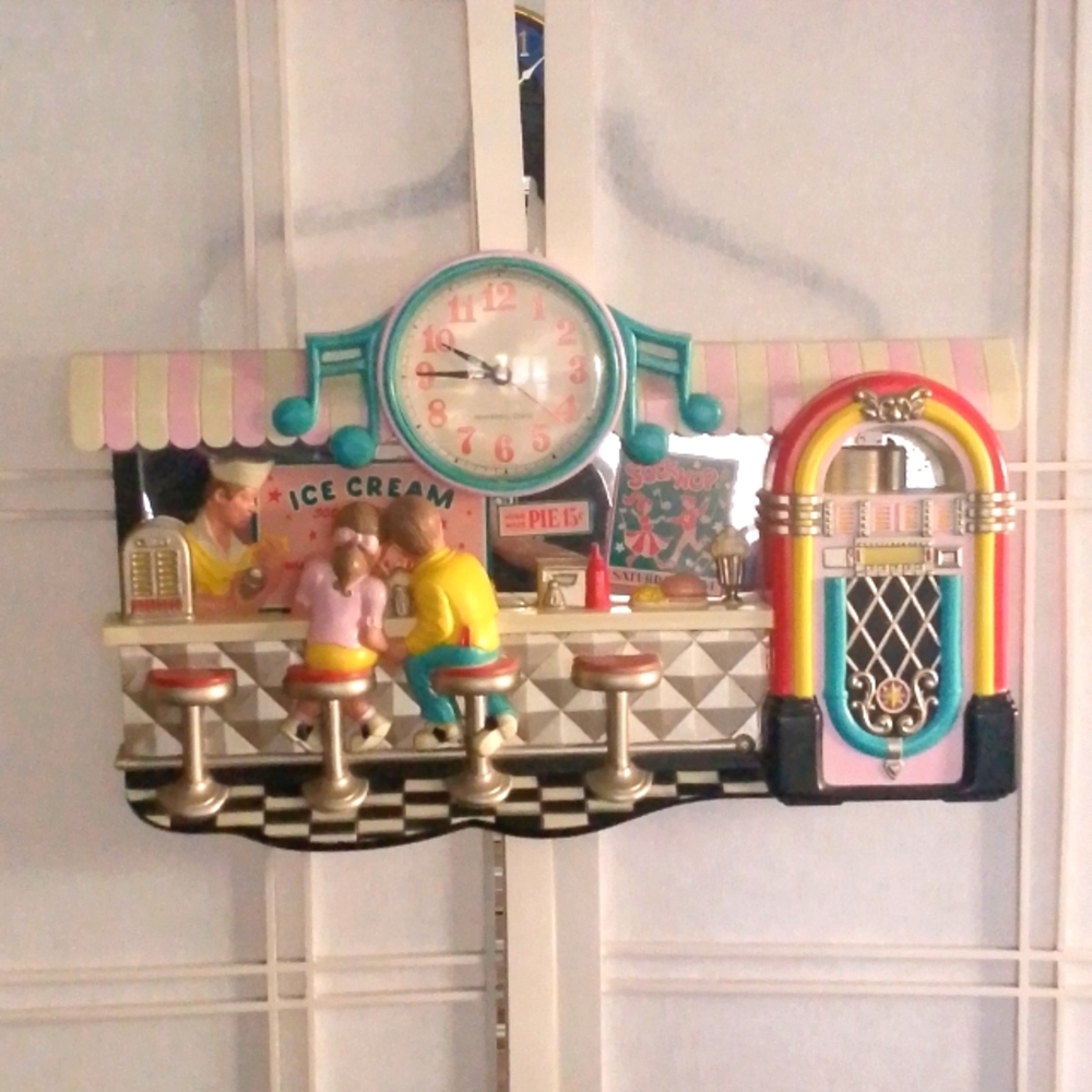 Vintage New Haven Ice Cream Parlor Diner Wall Clock